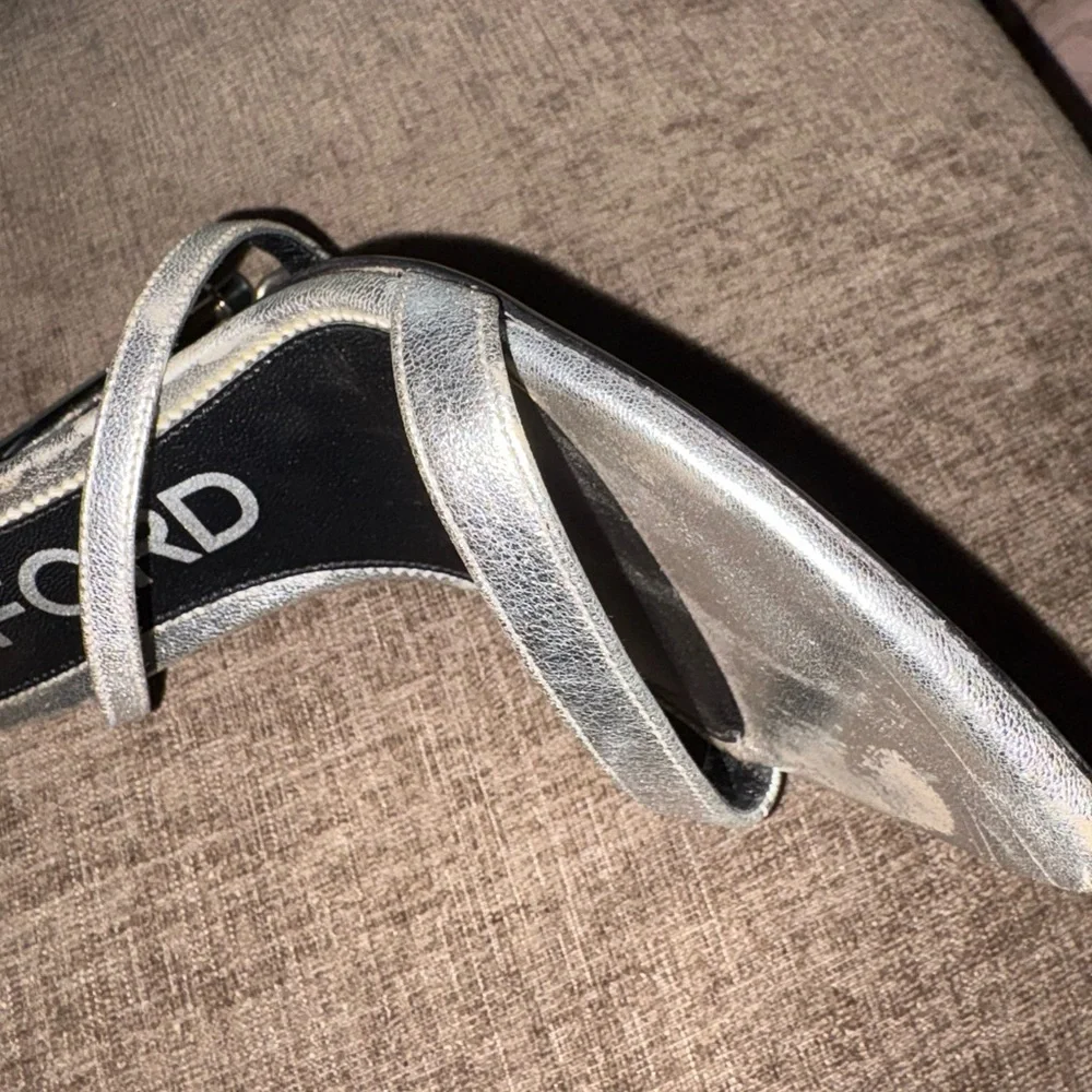 AUTHENTIC TOM FORD METALLIC SILVER PADLOCK HEELS — SIZE 7.5 ✨